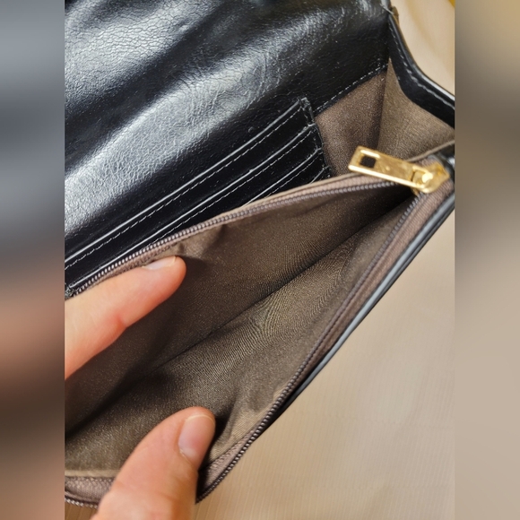 YIK Fung Minimalist Black Clutch Wallet Crossbody Bag - Picture 8 of 13